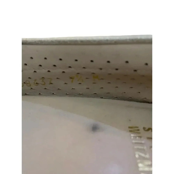 Stuart Weitzman Women's Gold Driving Narrow Width Loafer Shoes Size 7.5 - Picture 7 of 9